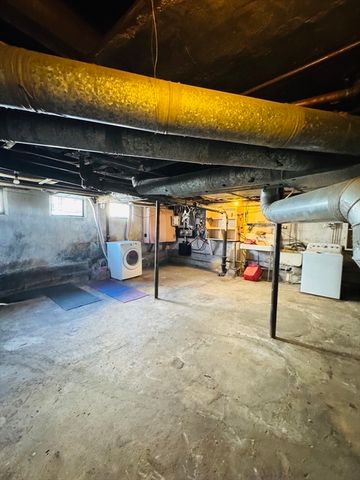 158 Monrovia St, Springfield, MA 01104