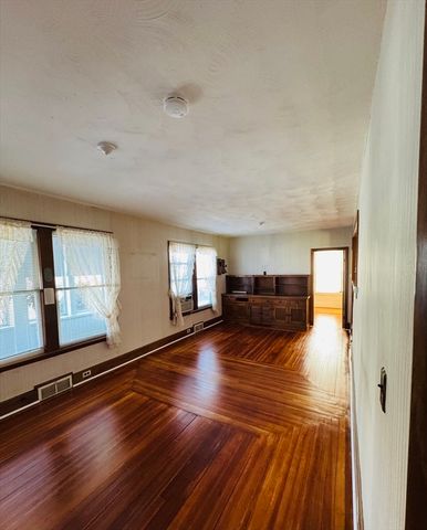 158 Monrovia St, Springfield, MA 01104