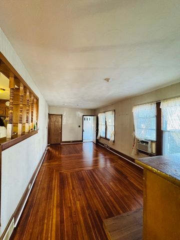 158 Monrovia St, Springfield, MA 01104