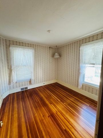 158 Monrovia St, Springfield, MA 01104