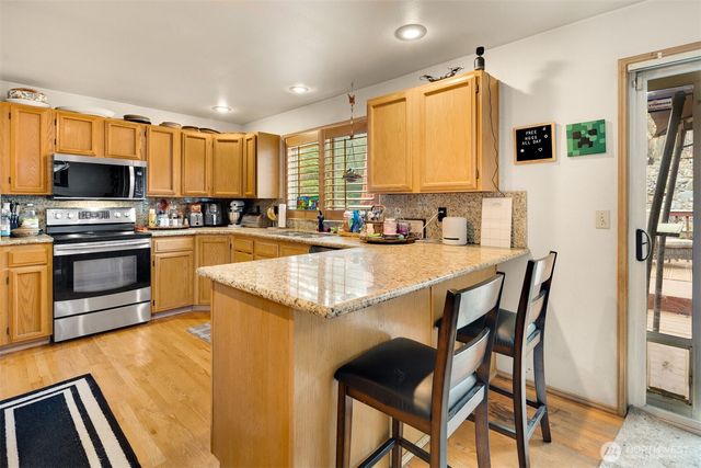 836 SW 345th Street, Federal Way, WA 98023