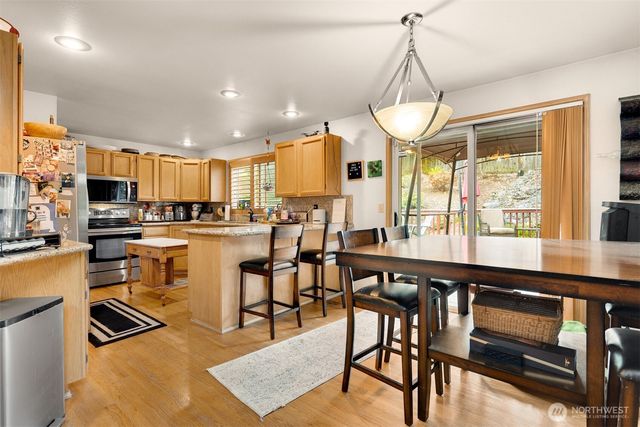 836 SW 345th Street, Federal Way, WA 98023