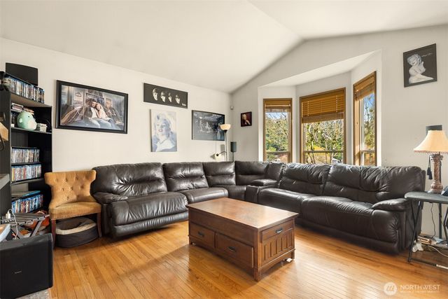 836 SW 345th Street, Federal Way, WA 98023