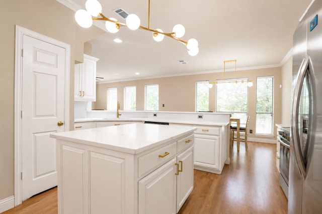 609 Trails End Court, Hurst, TX 76054