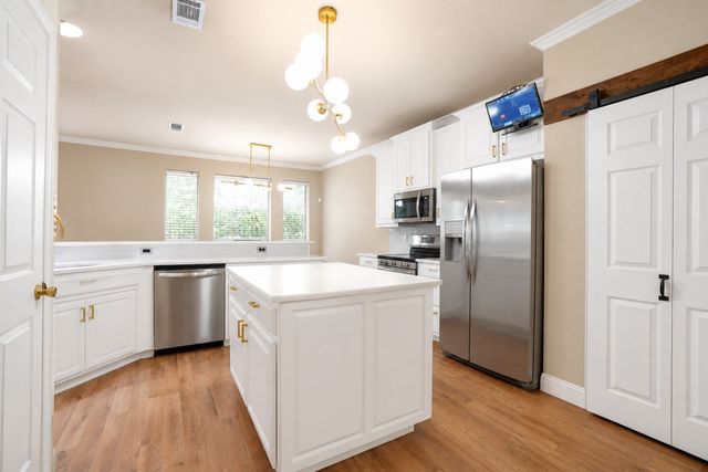 609 Trails End Court, Hurst, TX 76054