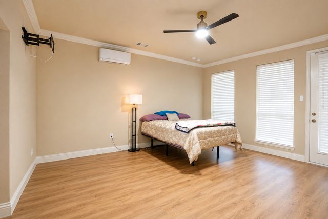 609 Trails End Court, Hurst, TX 76054