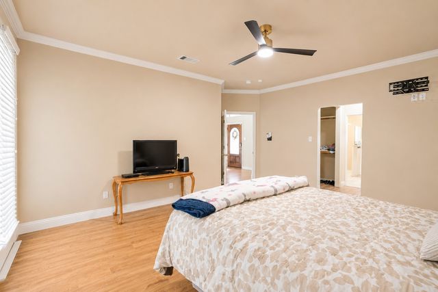 609 Trails End Court, Hurst, TX 76054