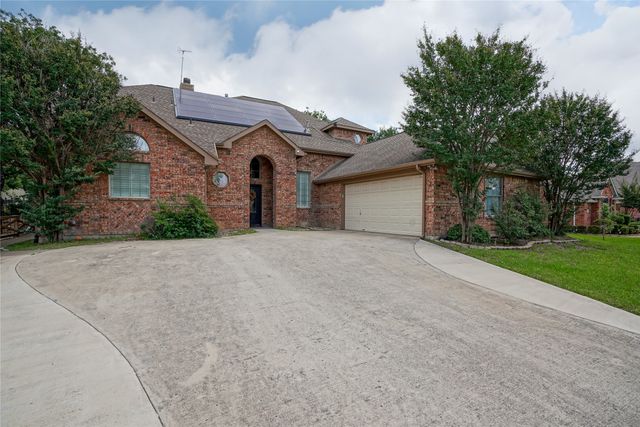609 Trails End Court, Hurst, TX 76054