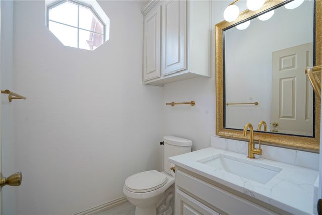 609 Trails End Court, Hurst, TX 76054