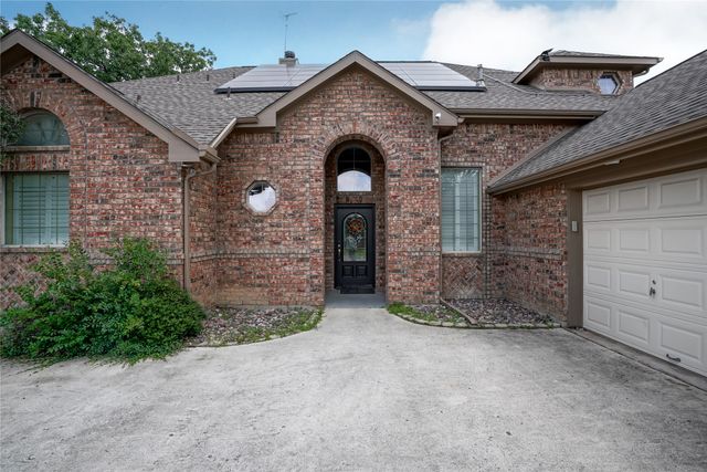 609 Trails End Court, Hurst, TX 76054