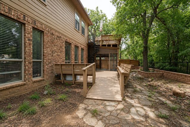 609 Trails End Court, Hurst, TX 76054