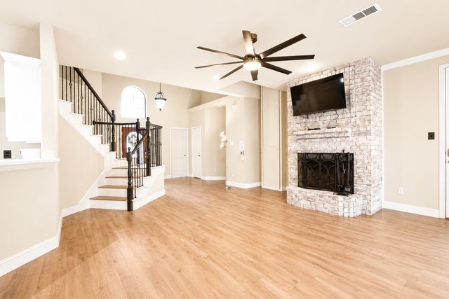 609 Trails End Court, Hurst, TX 76054