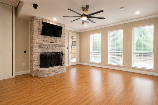 609 Trails End Court, Hurst, TX 76054