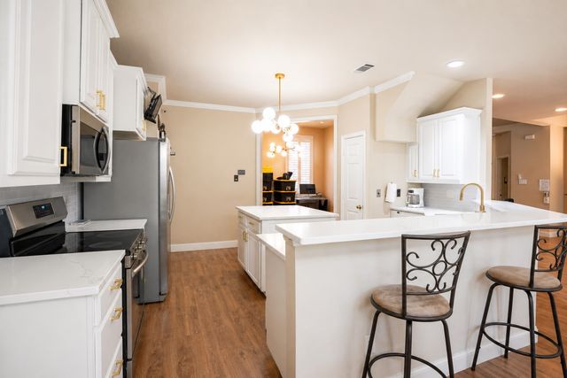 609 Trails End Court, Hurst, TX 76054