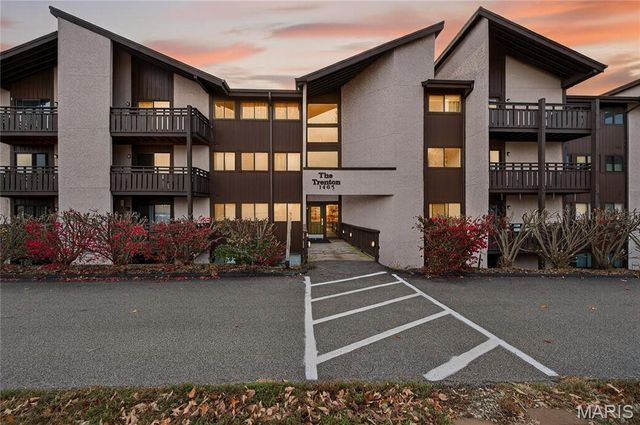 1465 Heritage Landing 35, St Charles, MO 63303