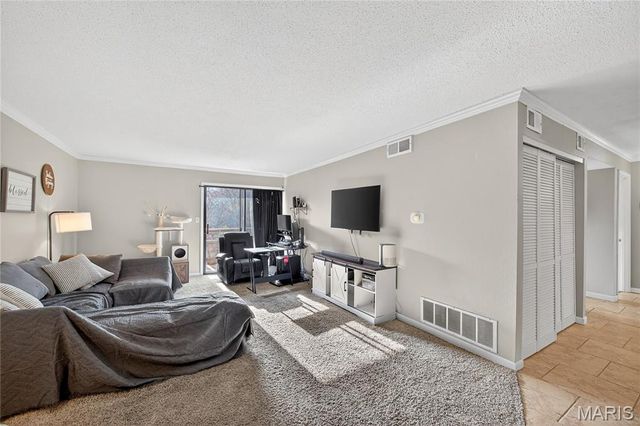 1465 Heritage Landing 35, St Charles, MO 63303