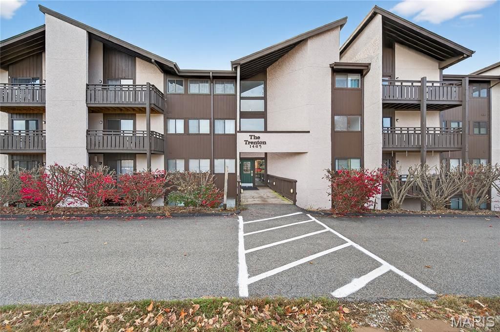 1465 Heritage Landing 35, St Charles, MO 63303