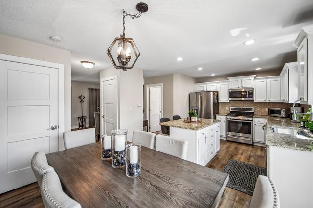 570 SE Cardinal Lane, Waukee, IA 50263