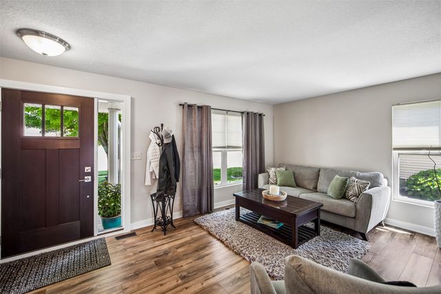 570 SE Cardinal Lane, Waukee, IA 50263