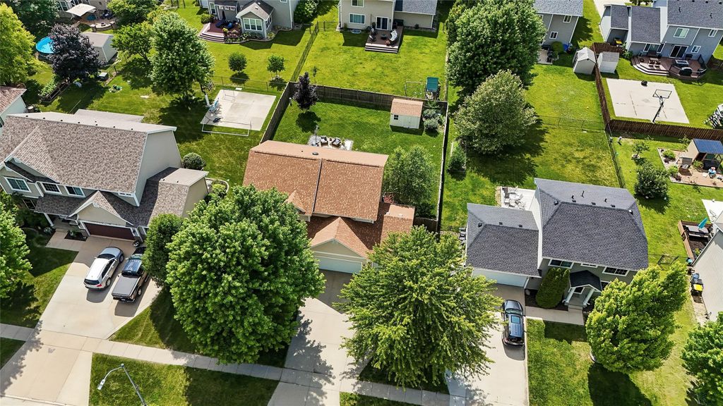 570 SE Cardinal Lane, Waukee, IA 50263