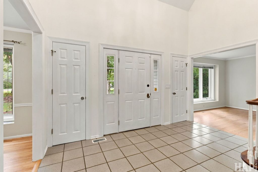 22 Bruce Circle N, Hawthorn Woods, IL 60047 — photo 2