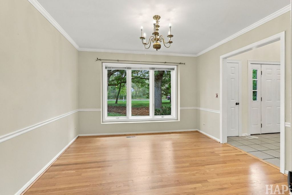 22 Bruce Circle N, Hawthorn Woods, IL 60047 — photo 4