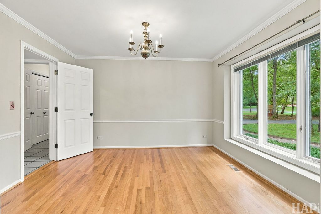 22 Bruce Circle N, Hawthorn Woods, IL 60047 — photo 5