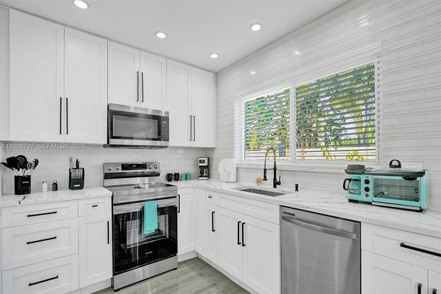 1800 N Victoria Park Rd, Fort Lauderdale, FL 33305