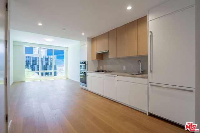 877 Francisco Street 2210, Los Angeles, CA 90017