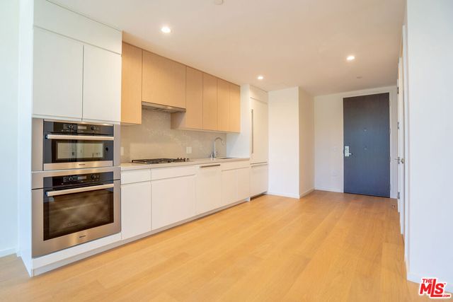 877 Francisco Street 2210, Los Angeles, CA 90017