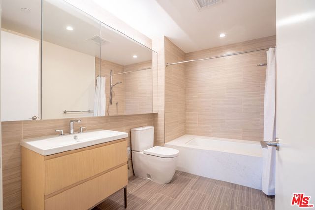 877 Francisco Street 2210, Los Angeles, CA 90017