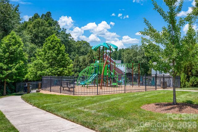 10104 Treetop Lane, Cornelius, NC 28031