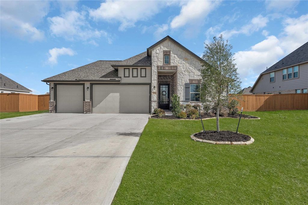 150 Valley Ranch Trail, Dayton, TX 77535