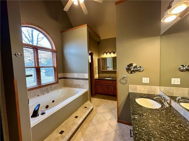 610 E 14th Street, Maryville, MO 64468