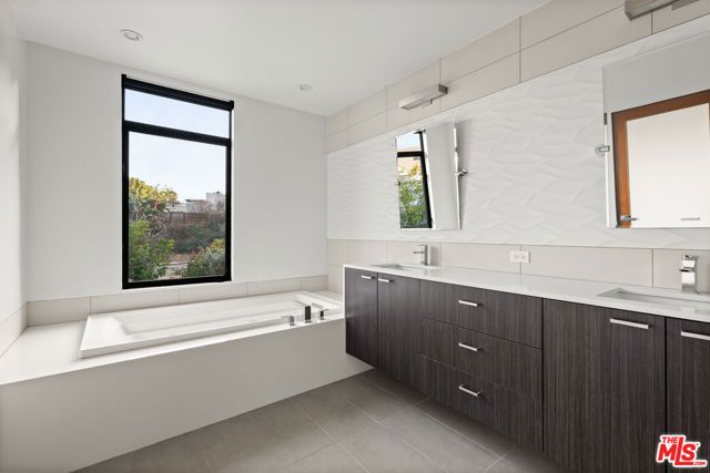 2608 Carman Crest Drive, Los Angeles, CA 90068