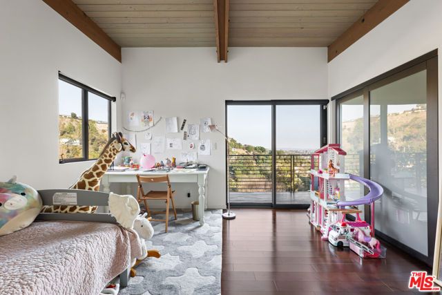 2608 Carman Crest Drive, Los Angeles, CA 90068