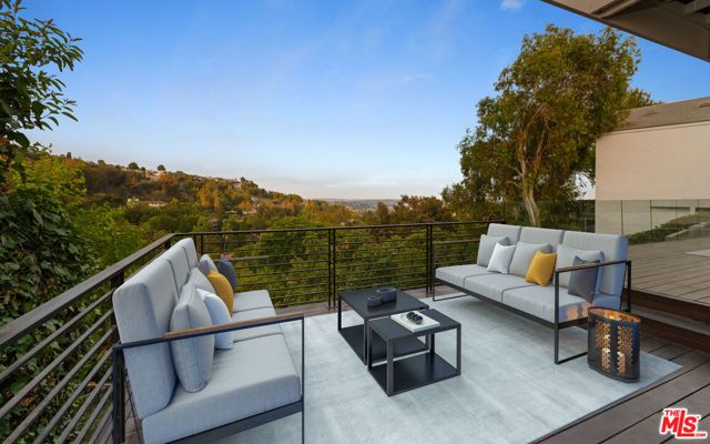 2608 Carman Crest Drive, Los Angeles, CA 90068