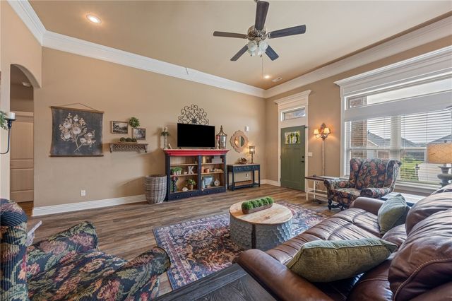 1158 Ruscello Avenue, Tontitown, AR 72762