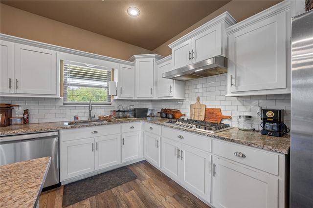 1158 Ruscello Avenue, Tontitown, AR 72762