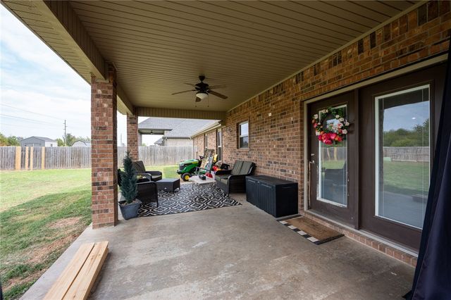 1158 Ruscello Avenue, Tontitown, AR 72762