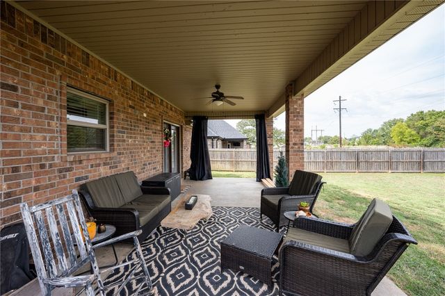 1158 Ruscello Avenue, Tontitown, AR 72762