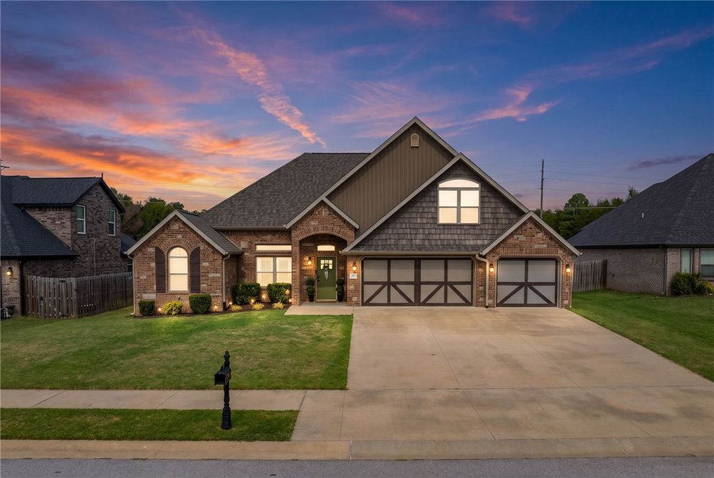 1158 Ruscello Avenue, Tontitown, AR 72762