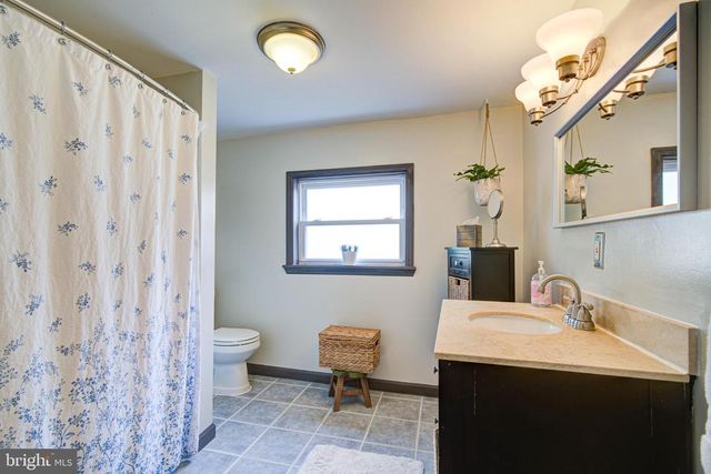 2448 CEDAR ST, Philadelphia, PA 19125