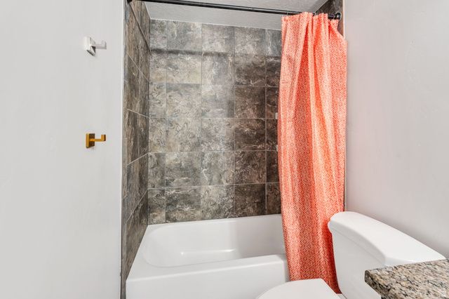 76 N SUNSET DR, Vineyard, UT 84059