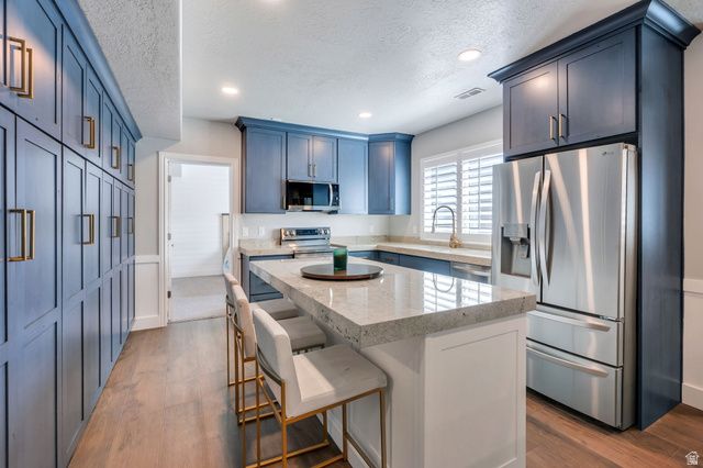 76 N SUNSET DR, Vineyard, UT 84059