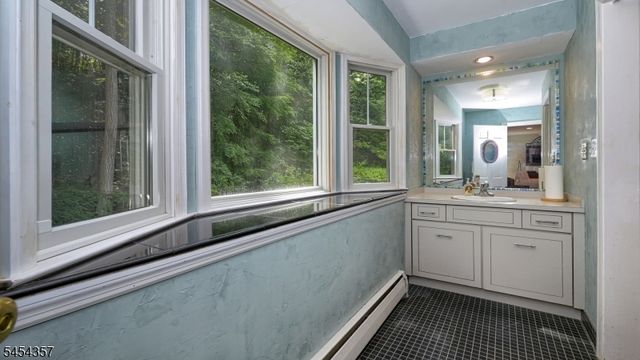 460 Laurel Ln, Kinnelon Boro, NJ 07405