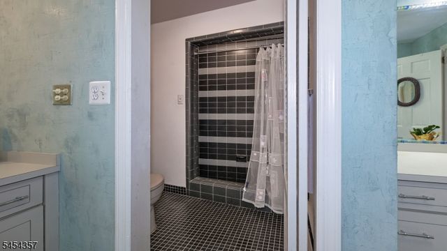 460 Laurel Ln, Kinnelon Boro, NJ 07405