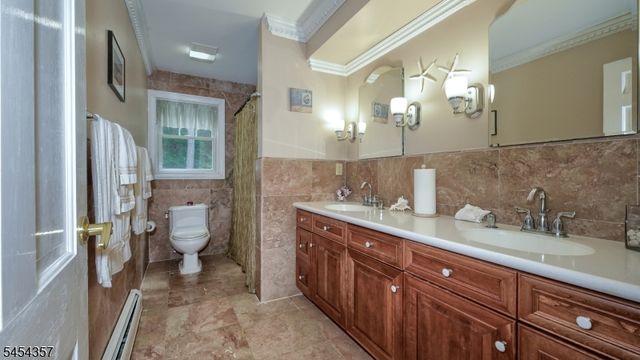 460 Laurel Ln, Kinnelon Boro, NJ 07405