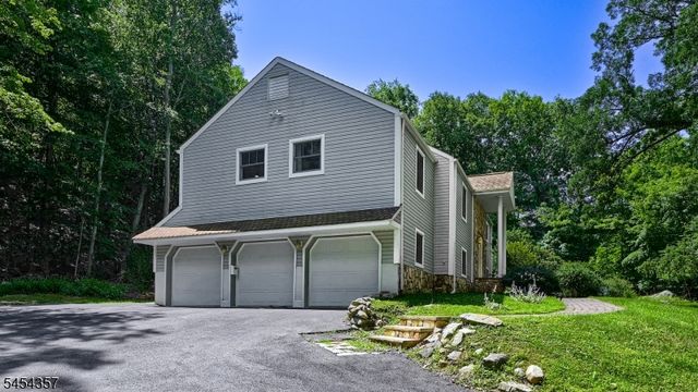 460 Laurel Ln, Kinnelon Boro, NJ 07405