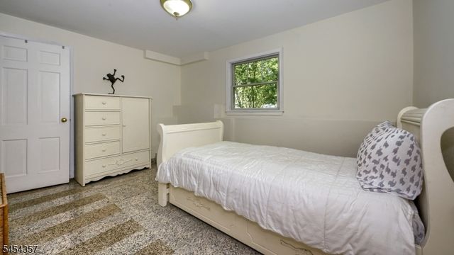 460 Laurel Ln, Kinnelon Boro, NJ 07405